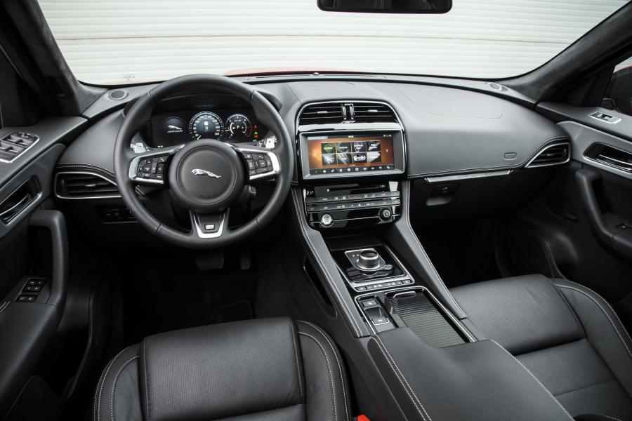  Jaguar F-Pace R-Sport 2016 года  (фото 20 из 30)